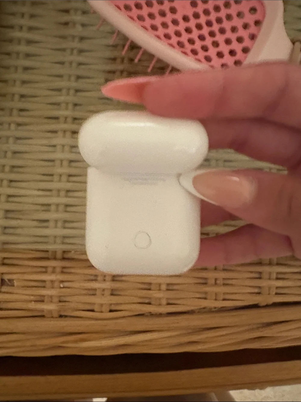 Apple White Wireless Earbuds Charging Case